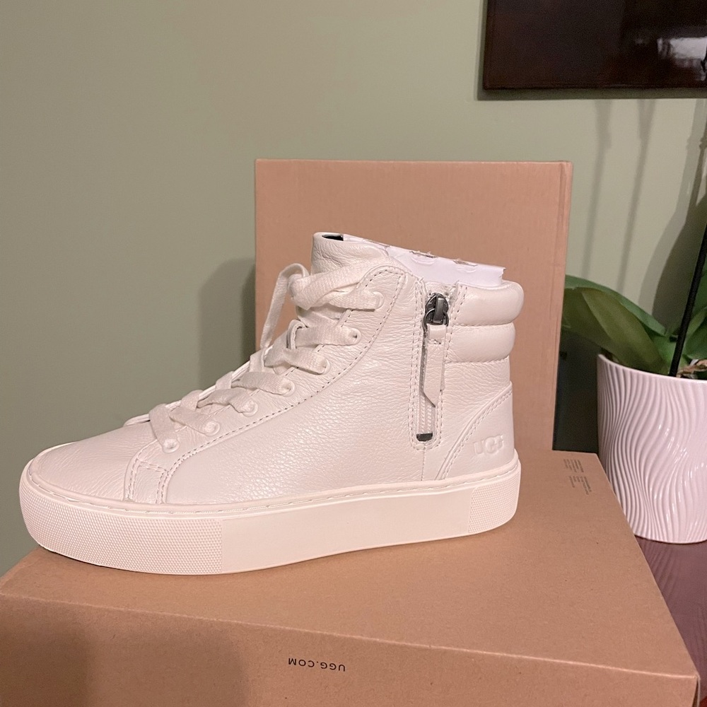 UGG
